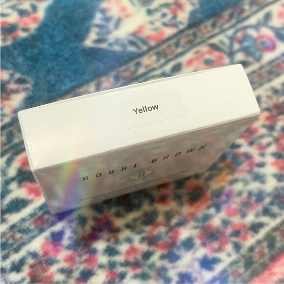 *BNIB* Bobbi Brown vitamin enriched press powder: Yellow - Picture 2 of 3